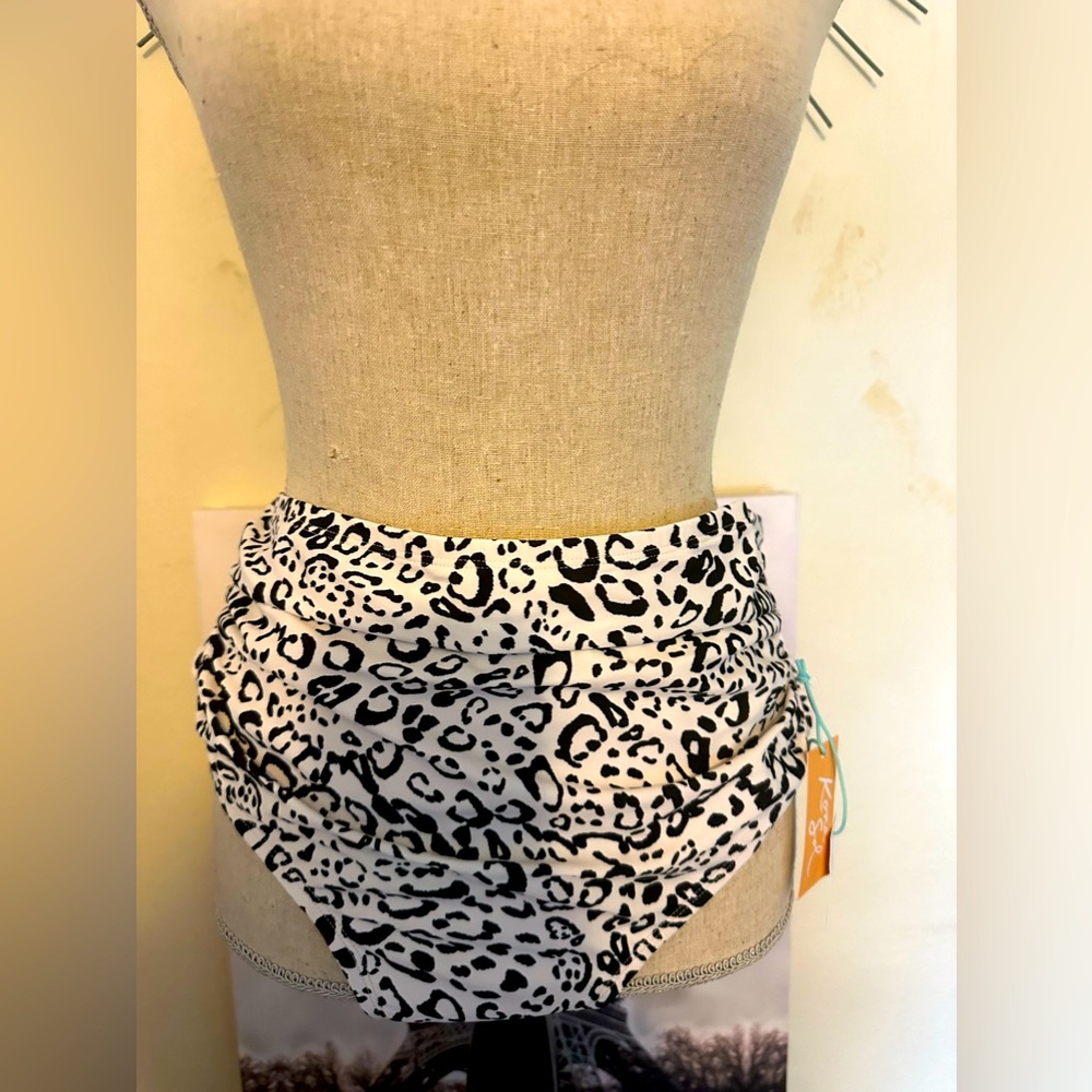 NWT Kona Sol size X swim bottoms in an animal print.